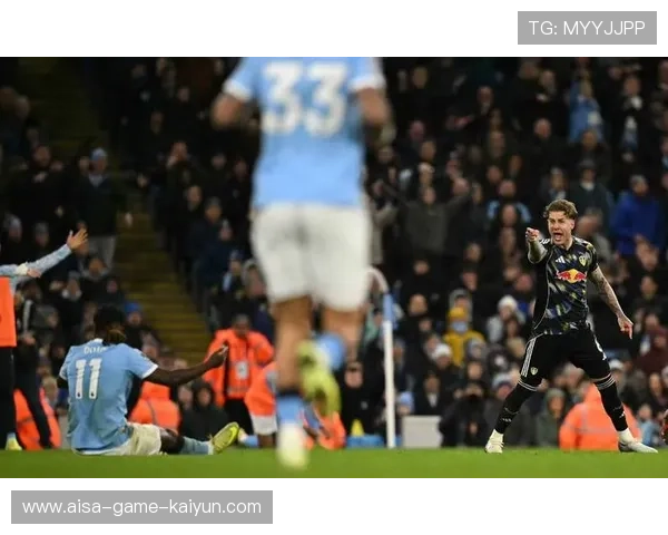 曼城通过全队连动制造空档,传球选择更精准