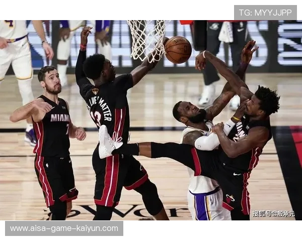 巴特勒攻守两端发力，热火在末节死死压住对手