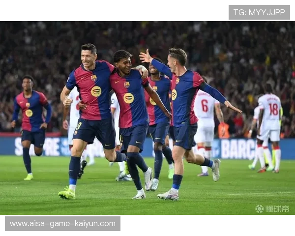 西甲巴萨角球精准实施,门前混战转换得分