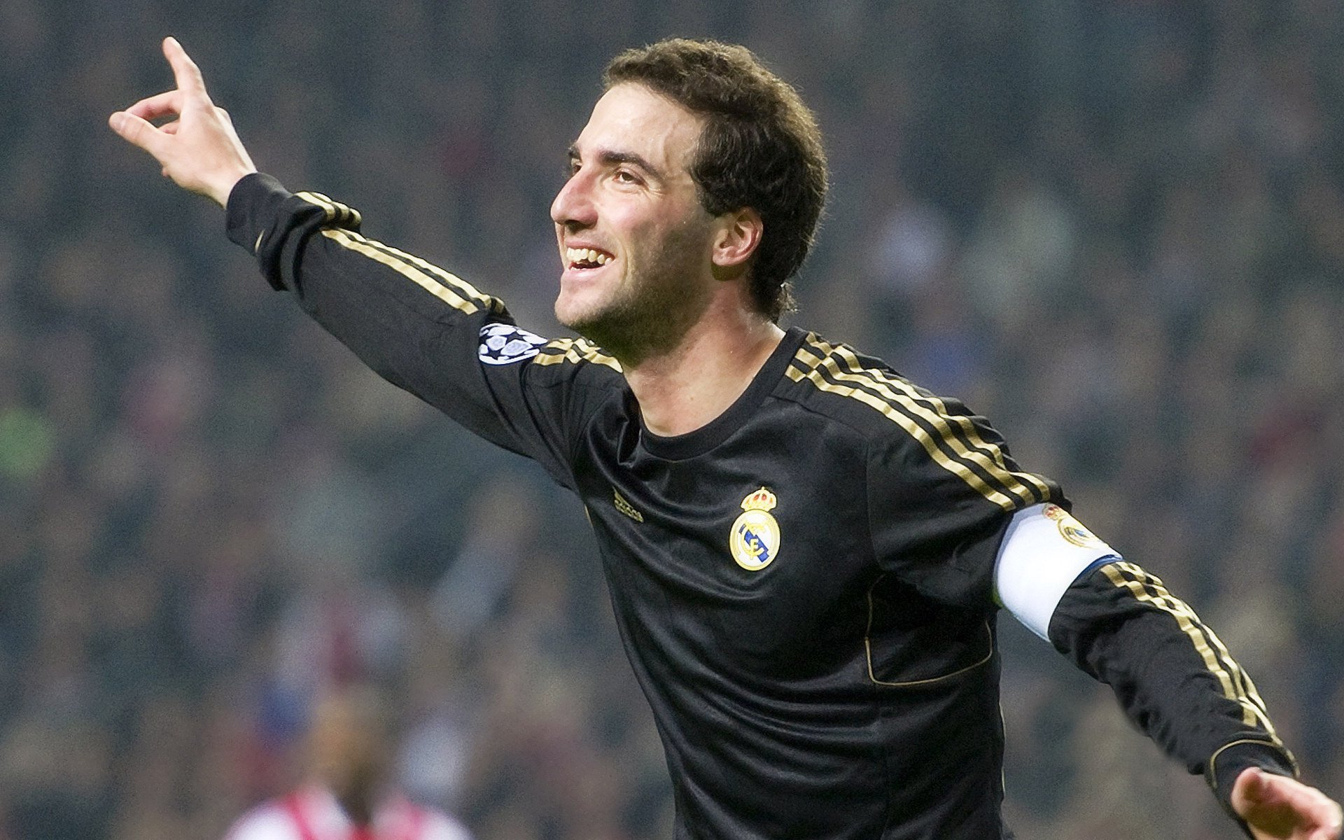 世界瑜伽力量平衡赛 高难倒立与支撑动作连环上演